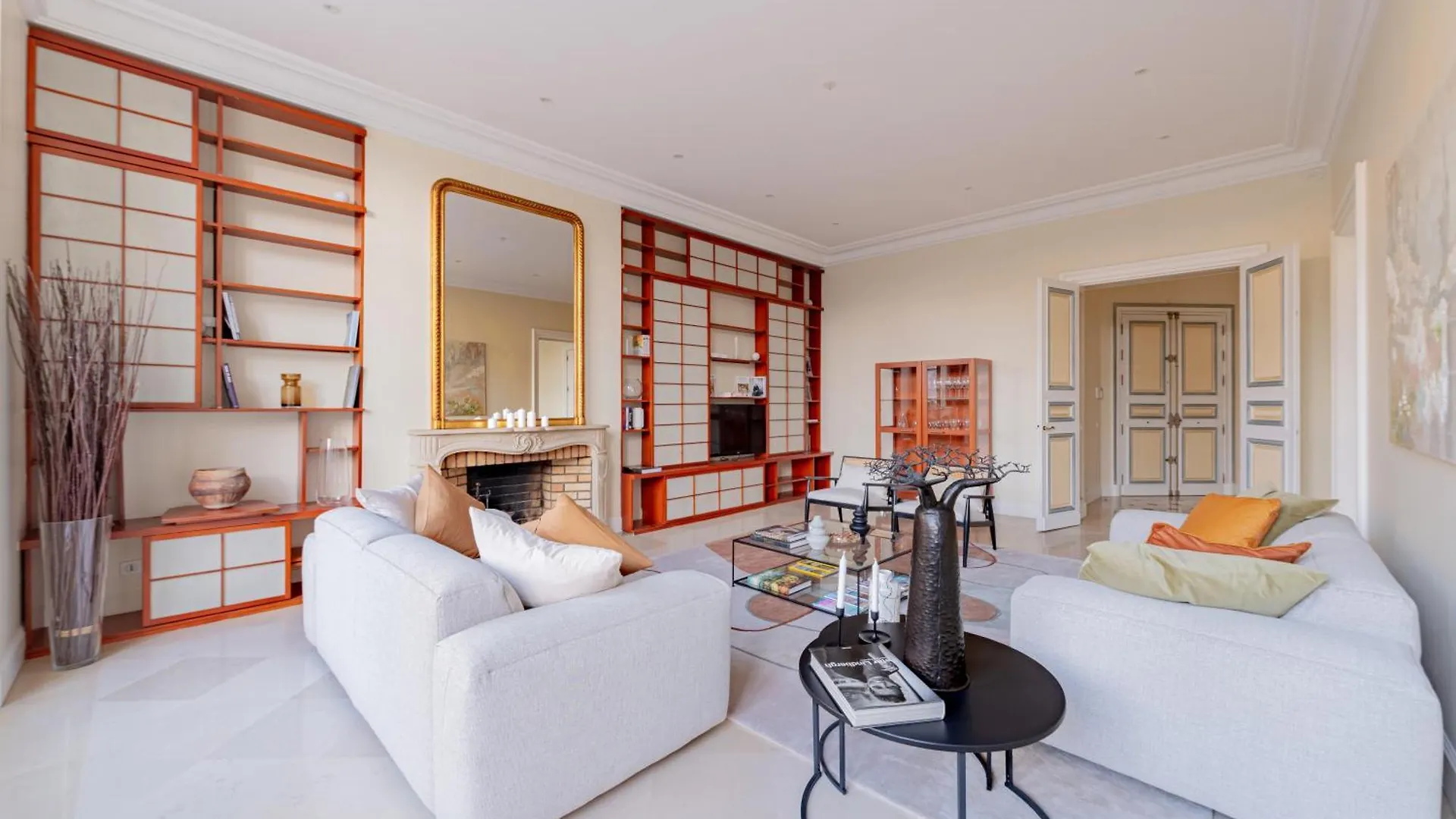Timeless Elegance In Paris Apartment 0*,